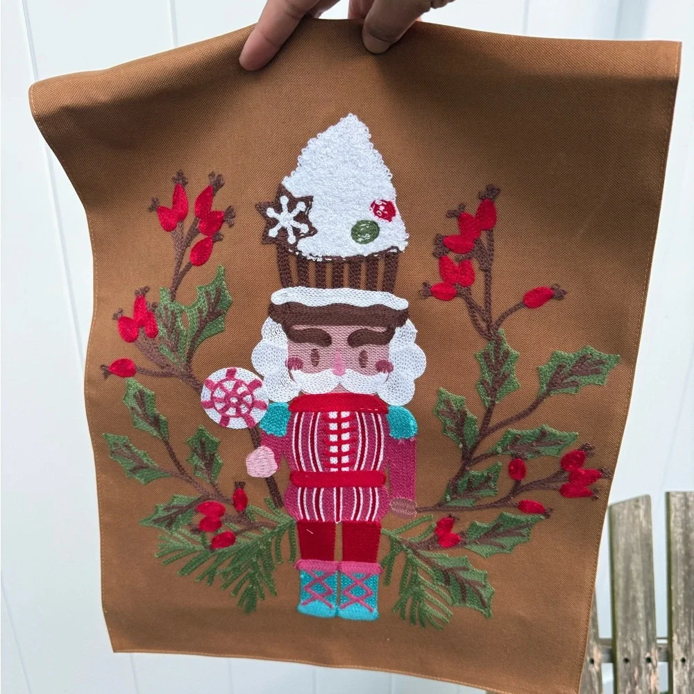 XMAS‎ Christmas Needlepoint Table Runner Nutcracker Brown Stitched V